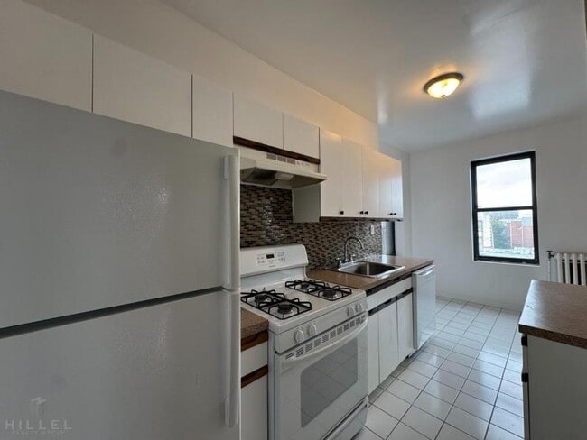 Building Photo - 1 bedroom in FLUSHING NY 11358 Unit 2AS