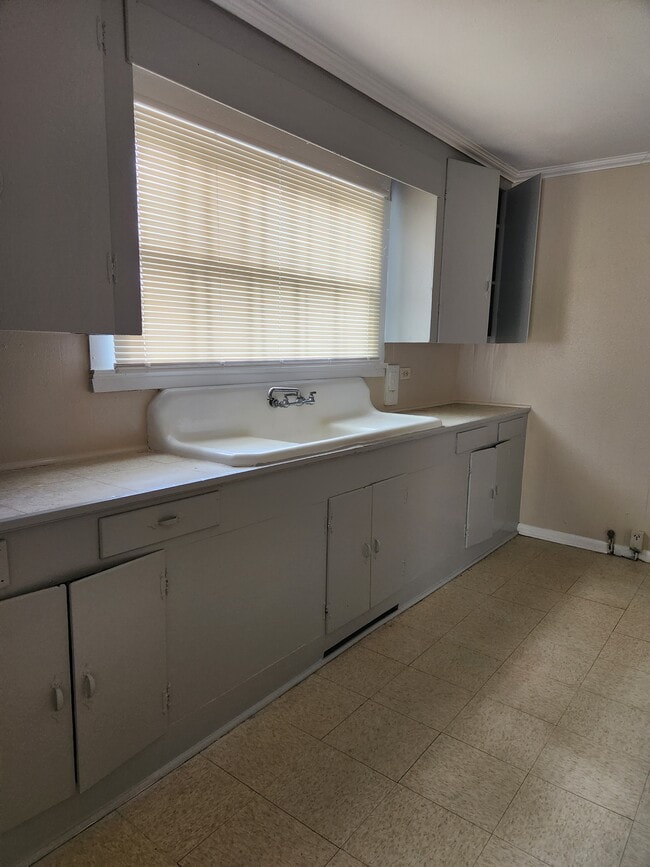 Photo - 2703 Linwood St