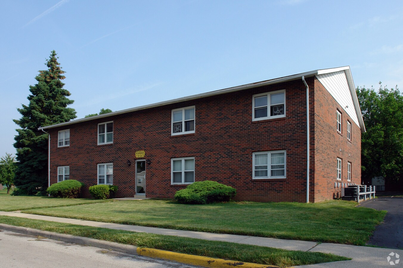 Photo - 701 4th St Apartments