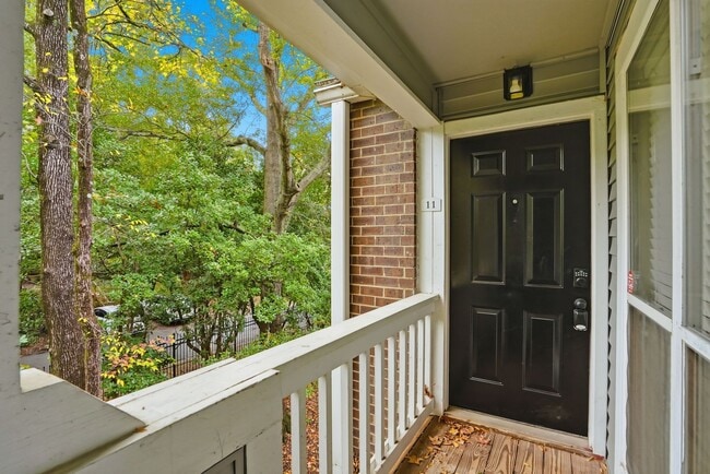 Photo - Bright Top-Floor Condo with Vaulted Ceilin... Unit 11