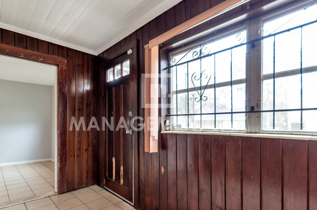 Photo - 1464 W 6th St