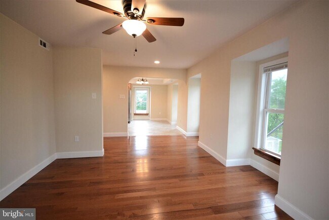 Photo - 12439 Old Frederick Rd Unidad 6