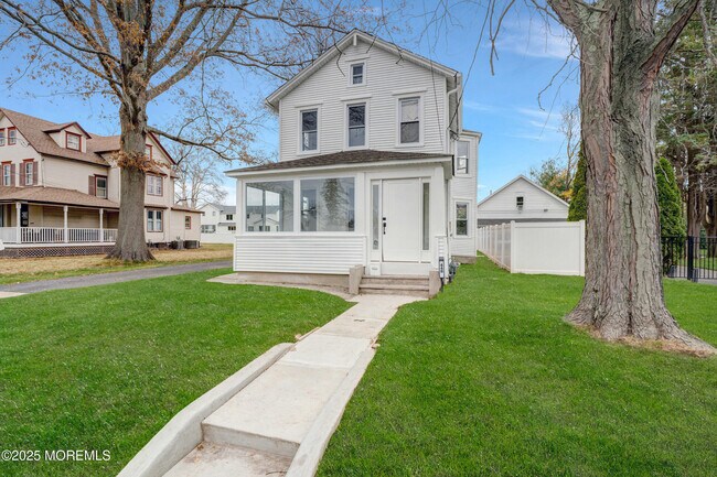 Photo - 448 Monmouth Rd