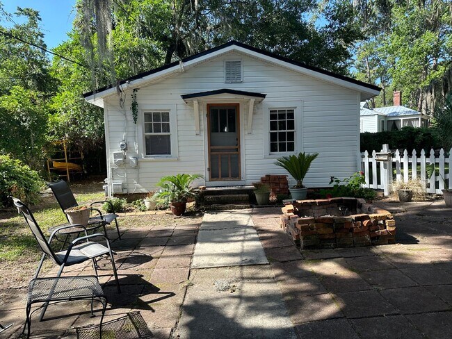 Building Photo - Furnished Studio Available in Pigeon Point Rental