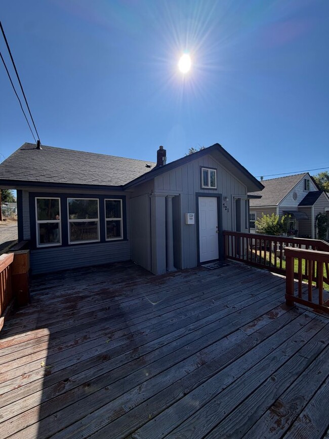 721 Mitchell St
