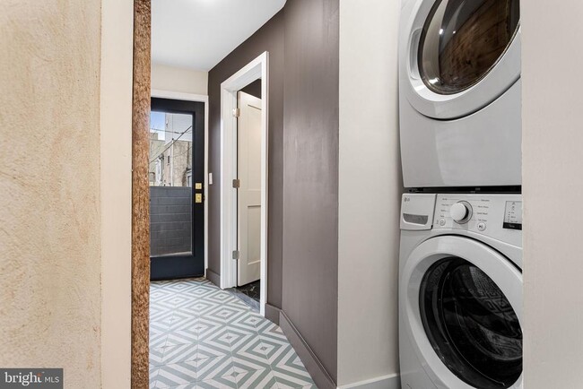 Photo - 2341 Belgrade St