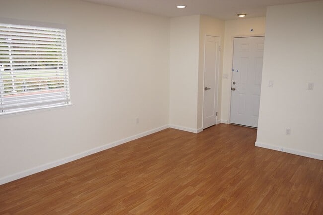 Photo - 547 Tawny Dr