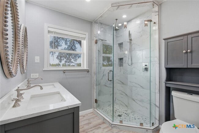 Photo - 1307 Summit Dr