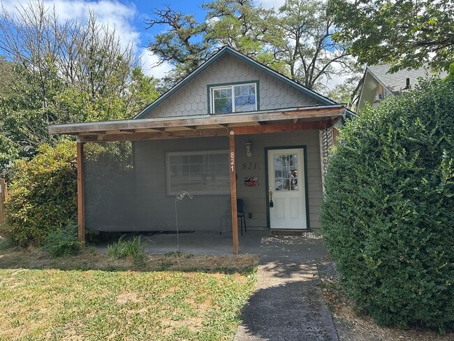 Building Photo - Super Rare 1 Bedroom House In Albany