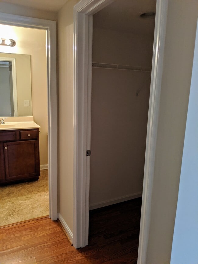 Photo - 5600 Chariot Run Dr Unidad Chariot Run Apts