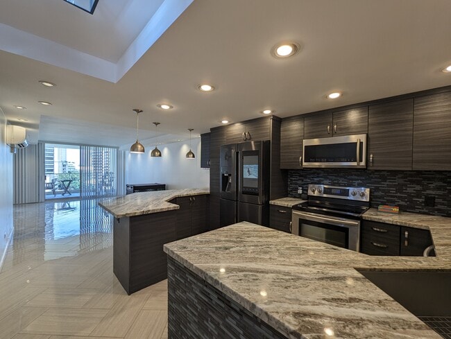 Building Photo - 469 Ena Rd Unit 1011