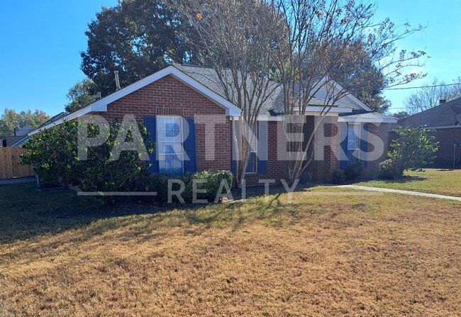 Photo - 844 Brookland Curv