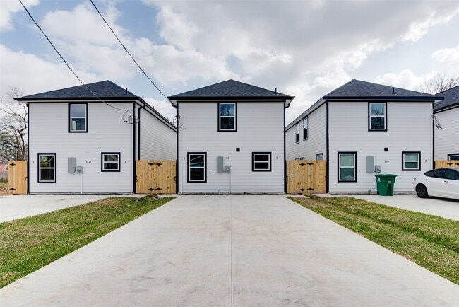 Photo - 8128 Sterlingshire St