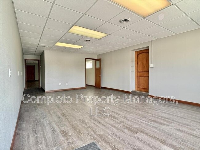 Building Photo - 702 E Main St