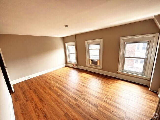 Building Photo - 236 E Hector St Unit 2 Rental