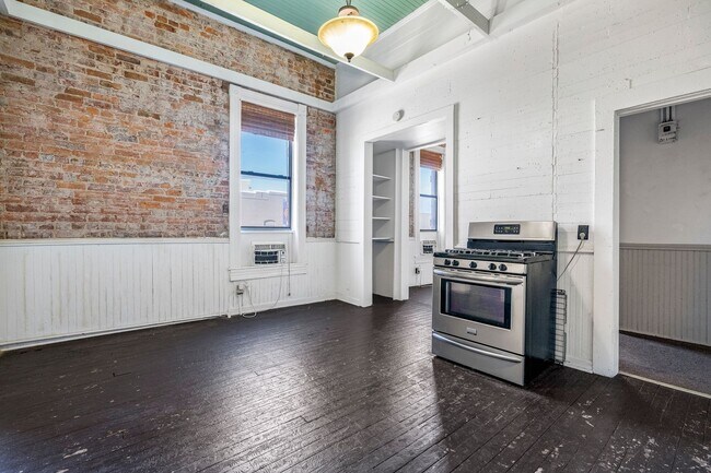 Photo - Historic 2-Bed, 2-Bath Apartment in Downto...