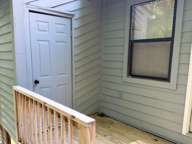 Photo - 2146 Charles St