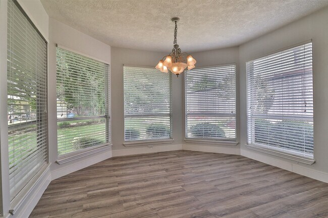 Photo - 10910 Scenic Dr