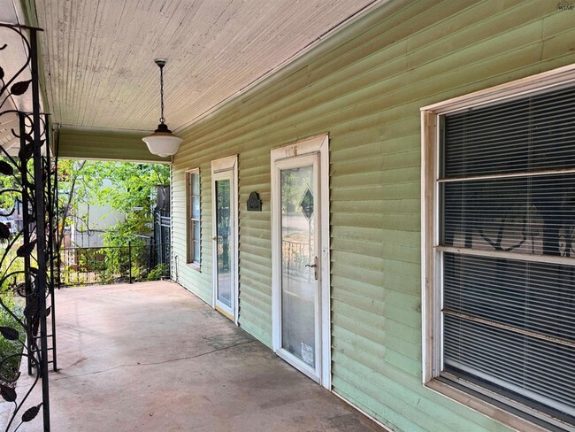 Photo - 1504 Austin St
