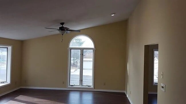 Photo - 4 bed/ 2.5 baths Single Family Home