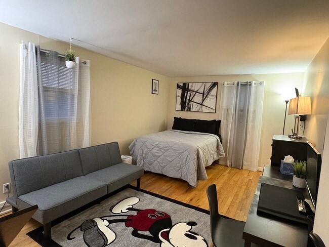 107 Robert Dr Unit Room # 3