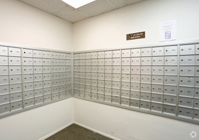 Foto del diseño de interior - Highland Towers - Senior Living 55+