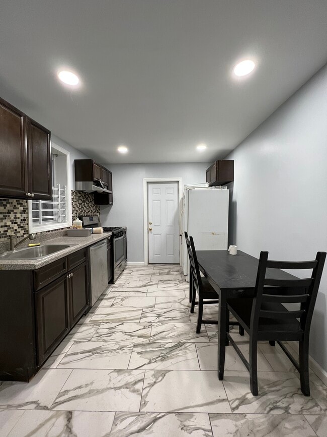 Photo - 3820 Hamilton St