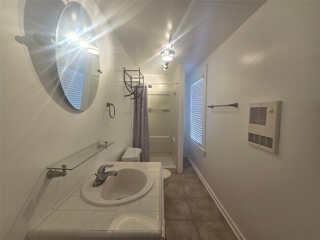 Photo - 1119 Broadway Avenue J