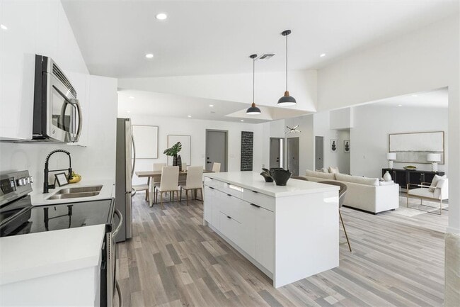 Photo - 4920 NW 83rd Ter