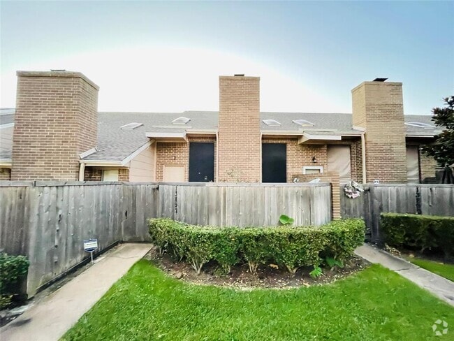 Building Photo - 13892 Hollowgreen Dr Unit 82/805 Rental