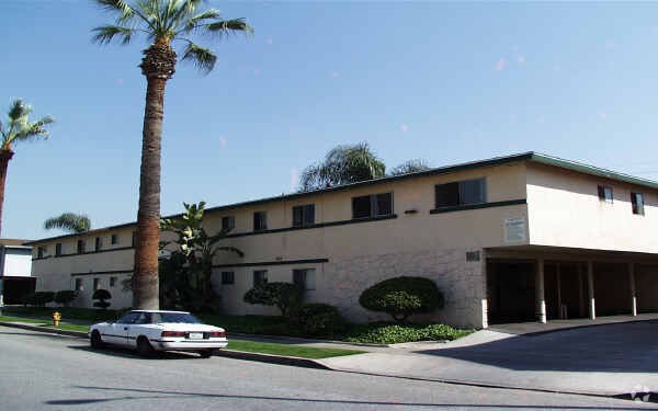 Courtyard Apartments - Courtyard Apartments