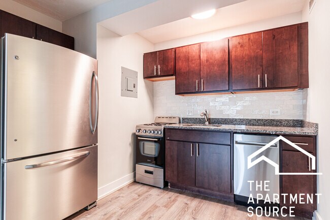 Building Photo - 445 W Wellington Ave Unit 04H