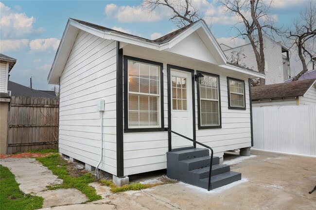 Building Photo - 10 Jenkins St