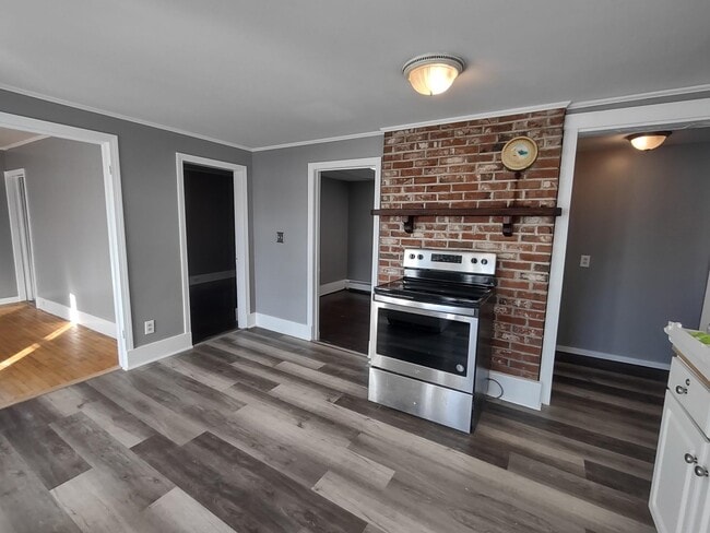 Photo - 184 S Main St