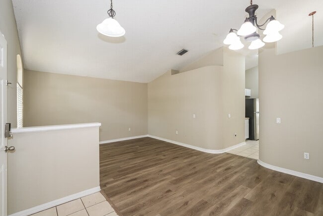 Photo - 402 Sonoma Dr