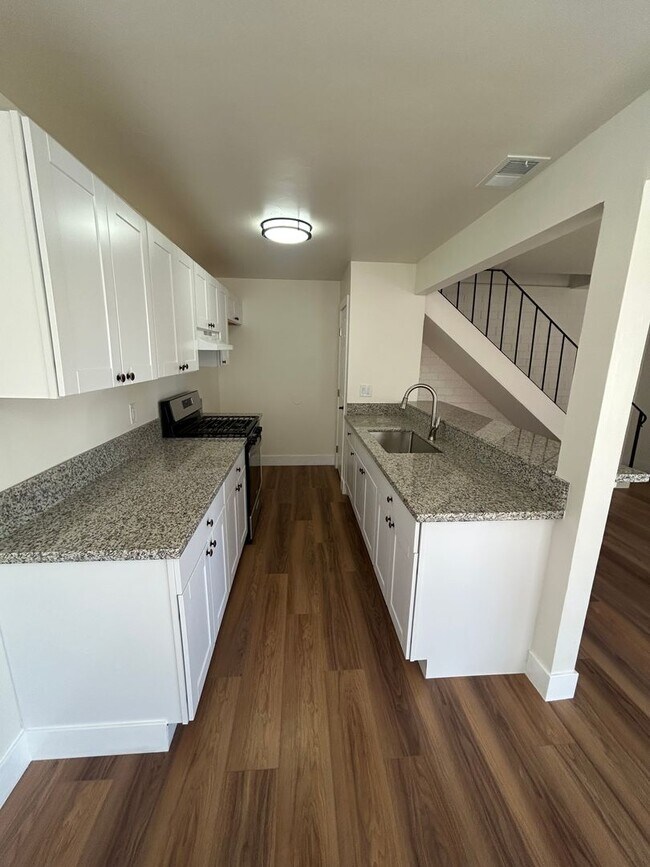 Photo - Fully Remodeled – 2 Bed / 1 Bath Unit 2