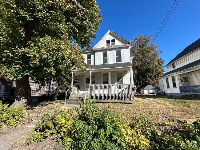 Building Photo - 1427 N Marquette St Unit 2 Rental