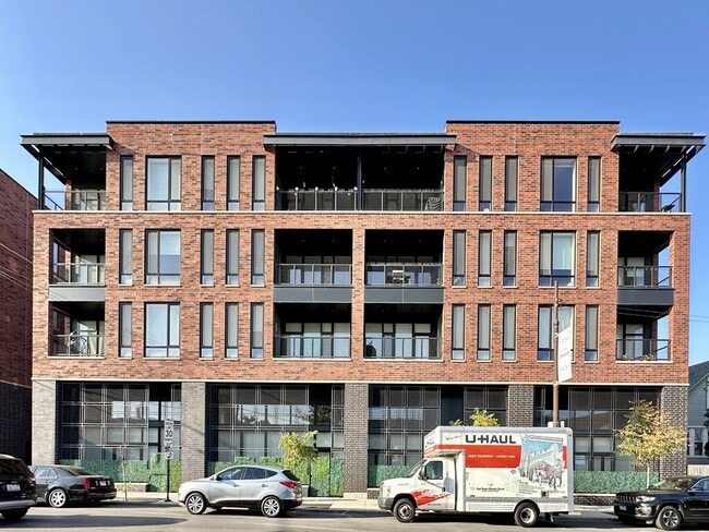 Building Photo - 6340 W Belmont Ave Rental