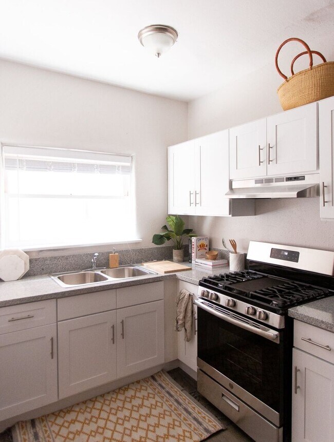 Photo - Beautiful Studio Apartment! Minutes from S... Unit 306