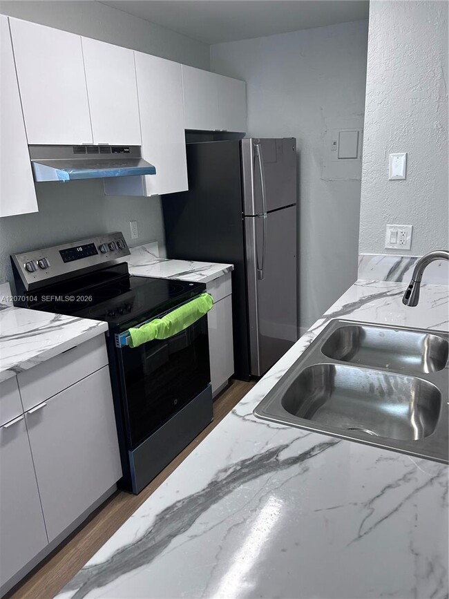 Photo - 2181 Catherine Dr Unit 2