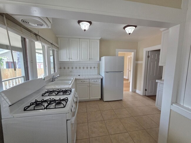 Photo - Raymond Ave 819/821 Unidad 821