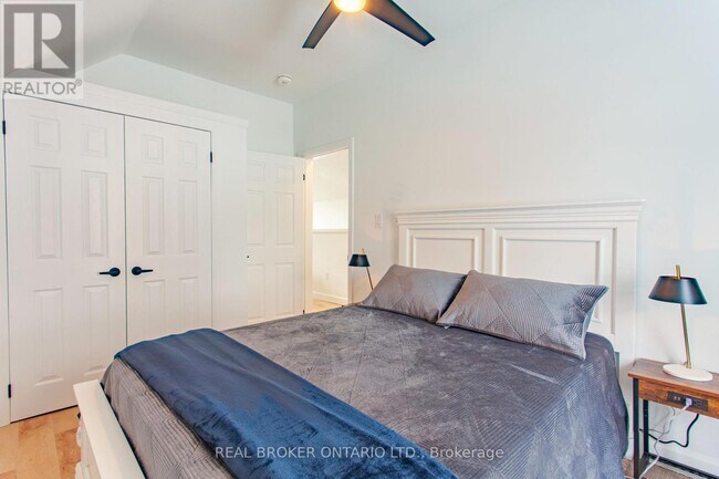 Photo - 97 Albert St S