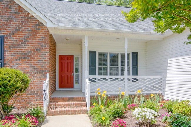 Photo - 405 Broadmoor Way