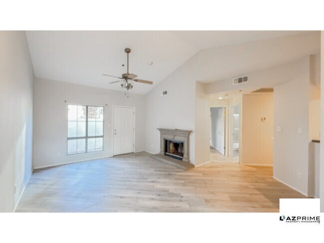 Photo - Welcome to this charming 1/1 modern downtown Phoenix condo!