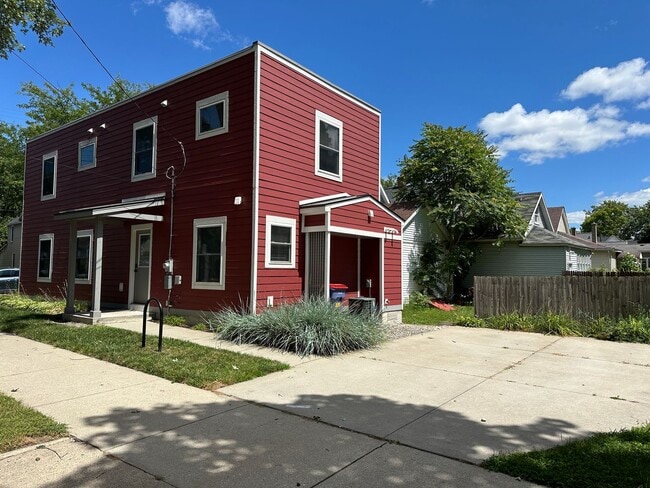 Photo - 924 Dayton St SW