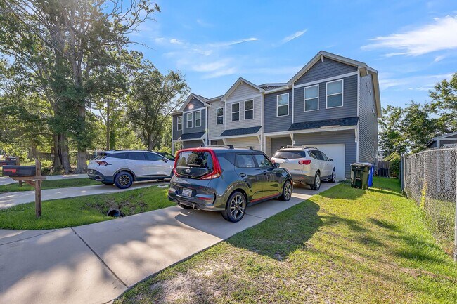 Photo - 1549 Evergreen St