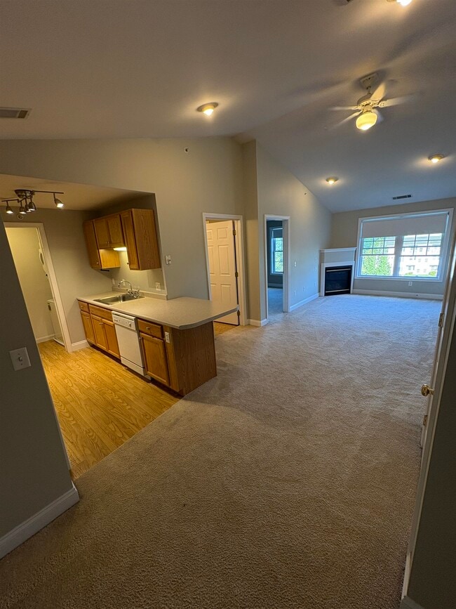 Building Photo - 2 Crestview Cir Unit 96