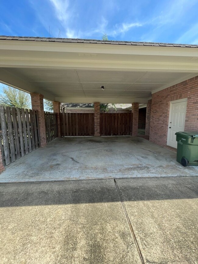 Photo - ** 4 bed 2.5 bath located in Sturbridge includes monthly pool service and chemicals ** Call 334-3...