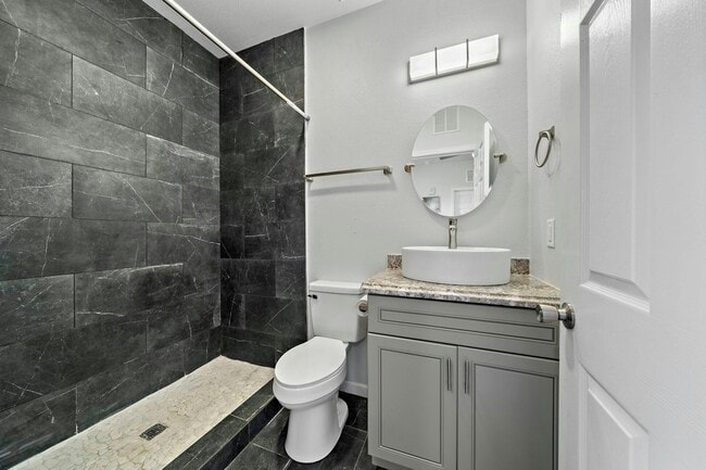 Photo - 2115 Broadway Avenue J Unit 3