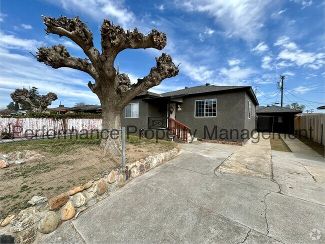 Building Photo - Charming 2 Bed/1 Bath N Bakersfield Home w...